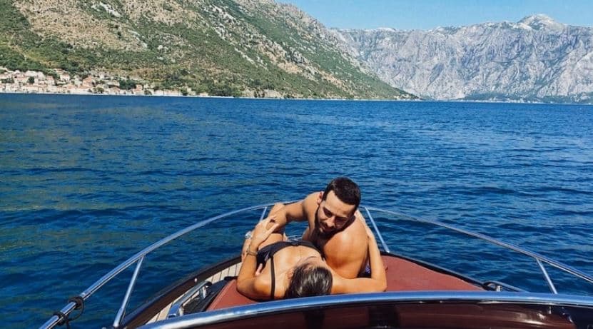“Dashuri verore”, Capital T ndan pamje nga pushimet me Adrola Dushin