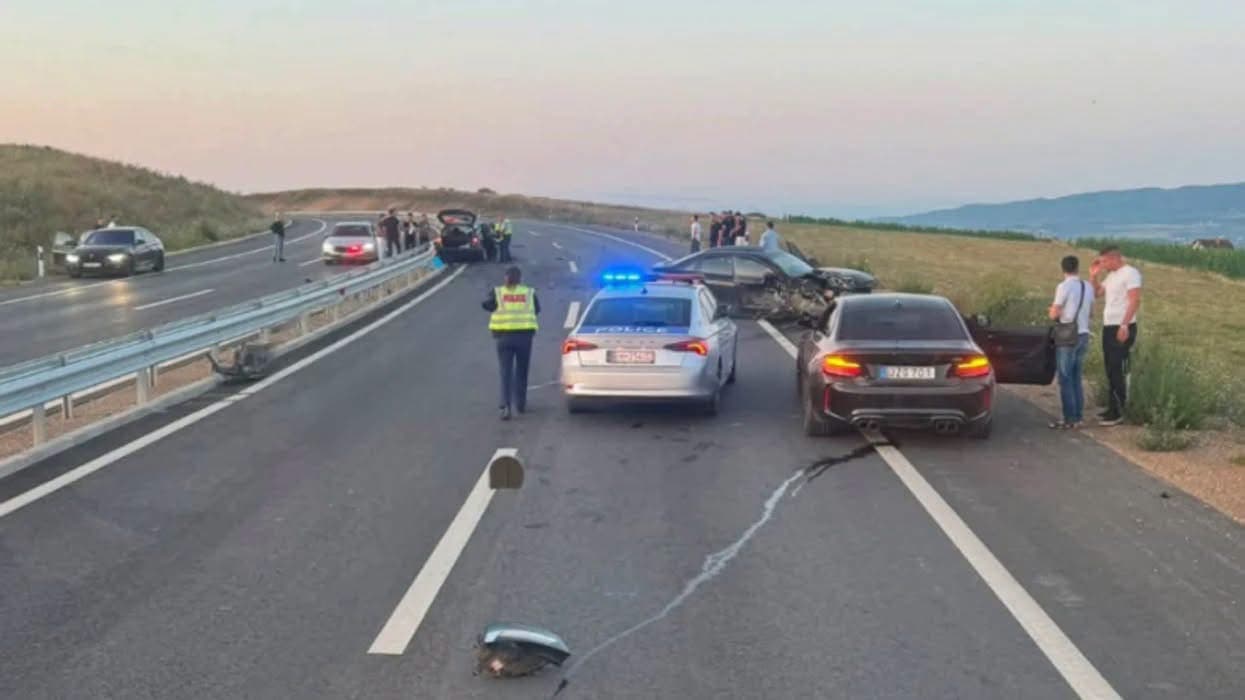 Një grua është viktimë e aksidentit në rrugën Mitrovicë-Prishtinë