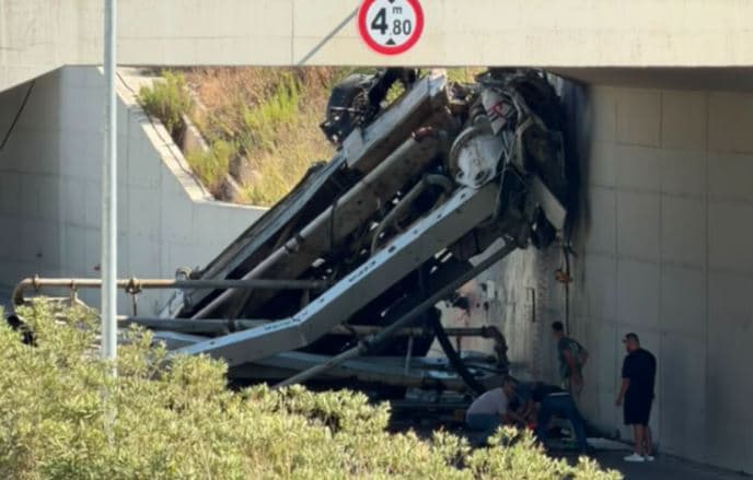 Aksidenti i rëndë në Shqipëri, raportohet për një të vdekur dhe një të lënduar