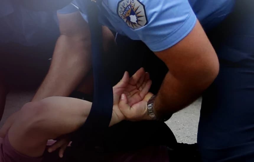 Arrestohet ‘dileri’ në Prishtinë, kapet me kokainë, marihuanë dhe hashash