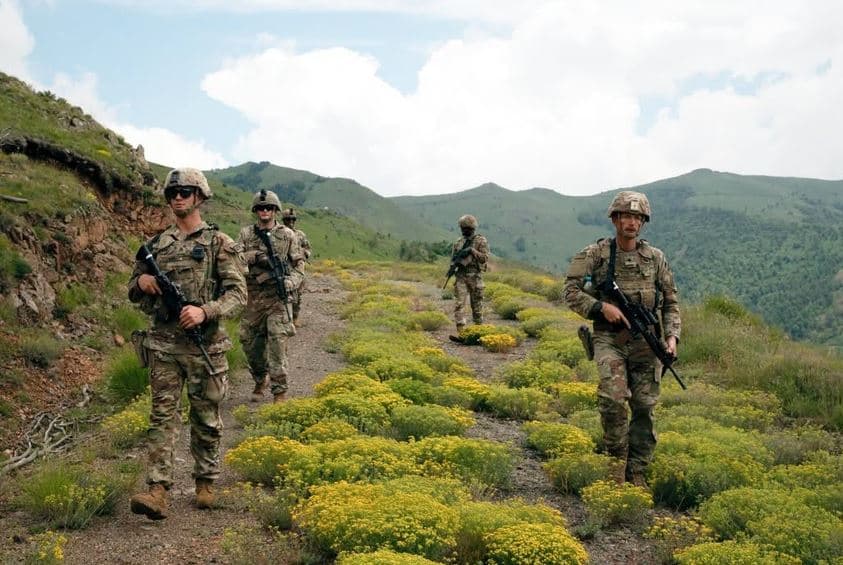 KFOR: Ushtarët amerikanë vazhdojnë patrullimet përgjatë kufirit me Serbinë