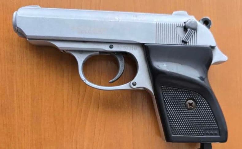 I dyshuari e dorëzon në polici armën që e përdori në një aheng në Han të Elezit