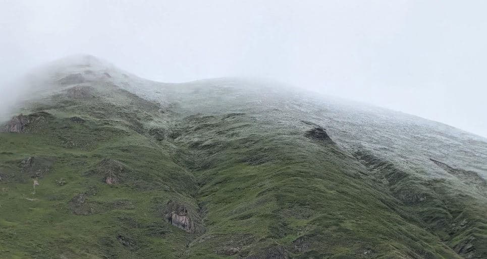 Borë në korrik në Dobërdol të Pejës, zbardhen bjeshkët