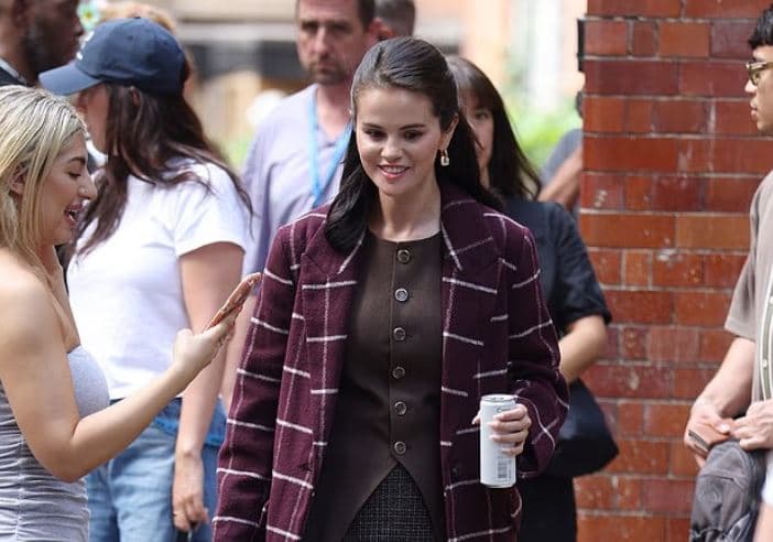 Selena Gomez rikthehet në xhirime për sezonin e ri të “Only Murders In The Building”