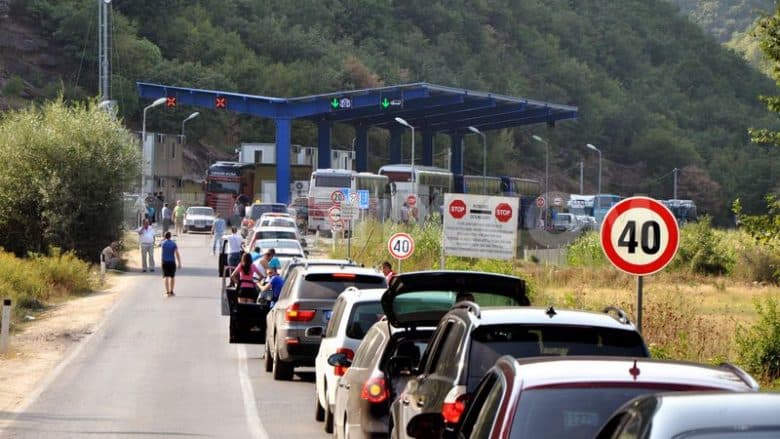 Shtohet fluksi i mërgimtarëve, pritje deri në 40 minuta për të hyrë në Kosovë