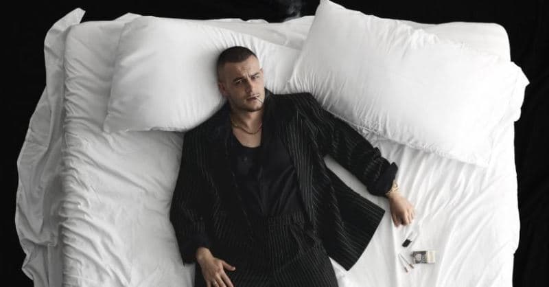 Don Xhoni “e djeg” me albumin e ri muzikor (VIDEO)