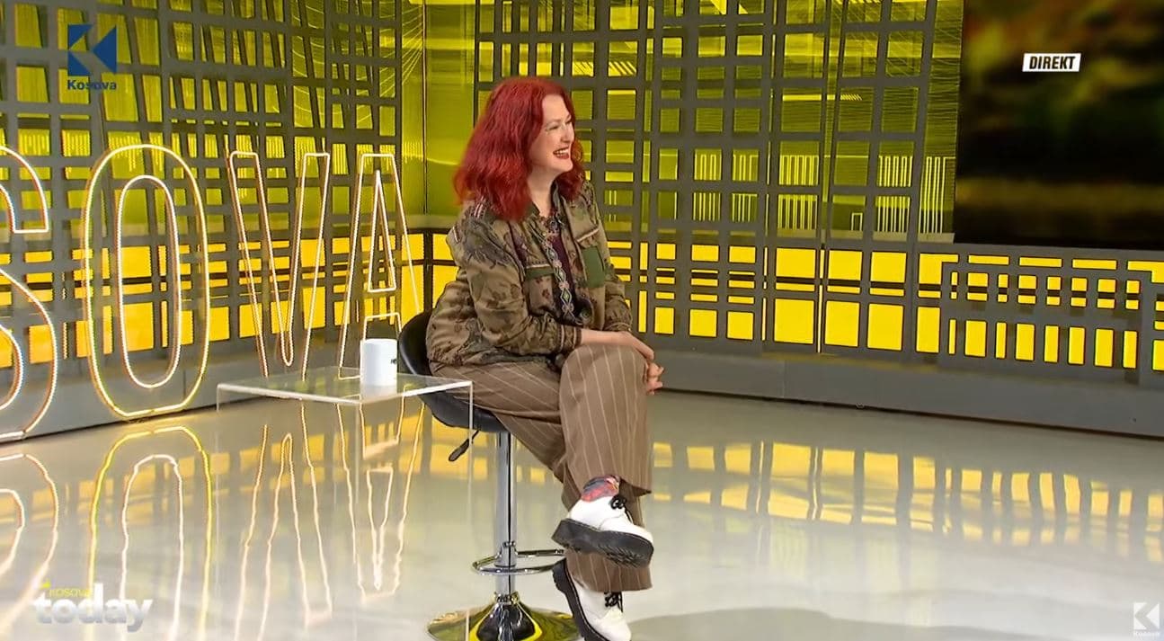 Çka e shtyu të rikthehej në skenë pas gati dy dekadash? Flet Eliza Hoxha (VIDEO)