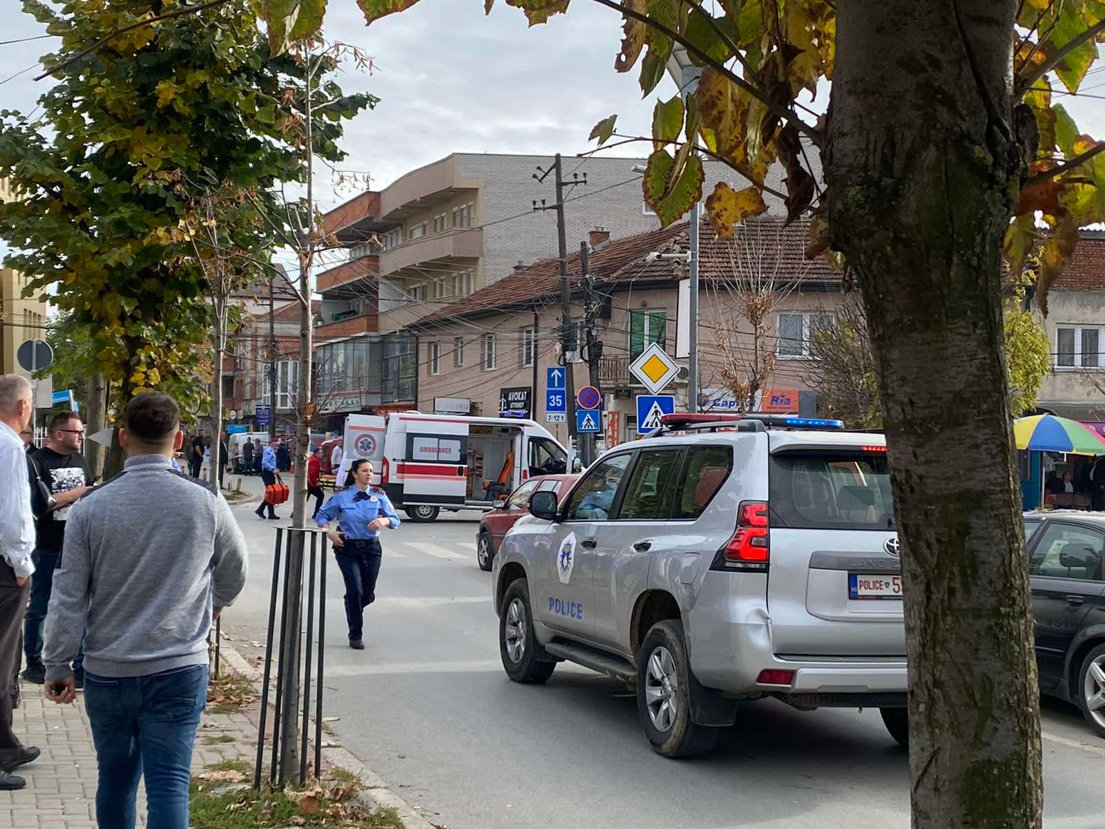 Tronditet Podujeva: Përleshja përfundon me plagosjen e dy personave, i dyshuari në arrati