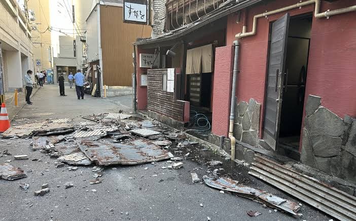 Tërmeti në Japoni: Banorët bllokohen brenda qendrës tregtare, mbi 150 mijë urdhërohen të evakuohen