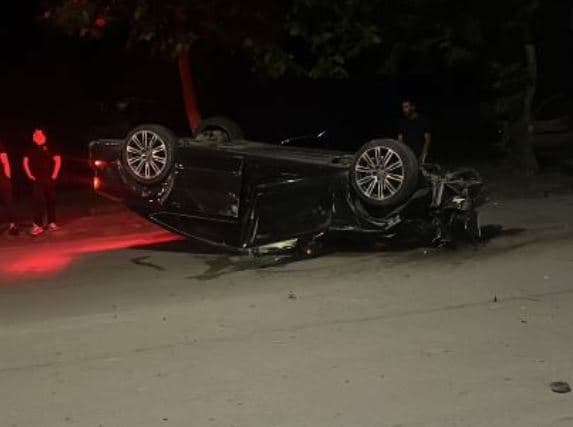 Dyshohet se drejtonte nën efektin e alkoolit, i riu aksidentohet në Korçë