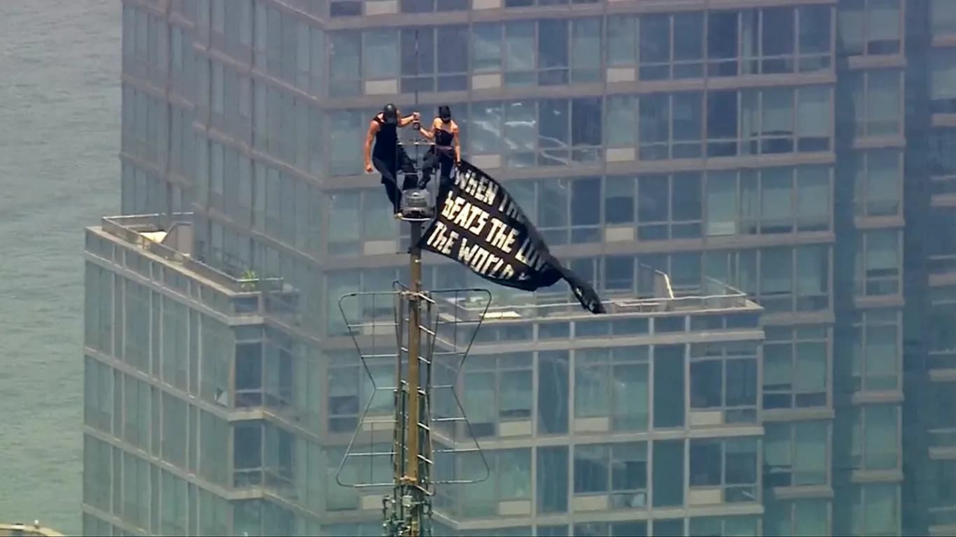Propozimi spektakolar për martesë në majë të Empire State Building i kushton çiftit akuza penale