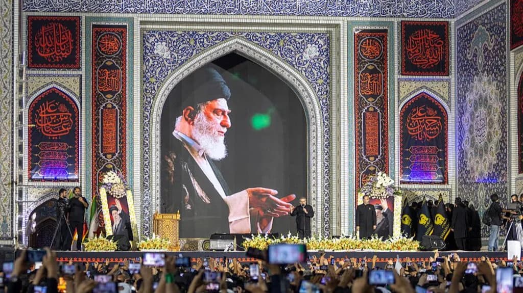 ShBA-ja dhe Irani intensifikojnë sulmet, ndërsa Khamenei përcillet në banesën e fundit