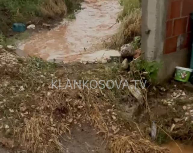 Vërshime në Mirash të Ferizajt pas shiut të rrëmbyeshëm (VIDEO)