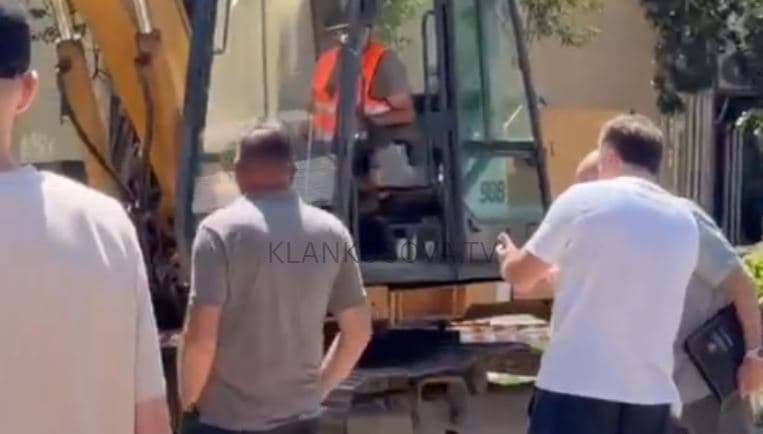 Inspektorati urdhëron rrëzimin e një objekti në Lipjan, qytetarët refuzojnë lirimin e tij