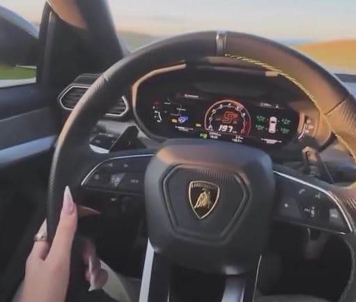 Kosovarja ‘fluturon’ me Lambo, vozit gati në 200km/h (VIDEO)