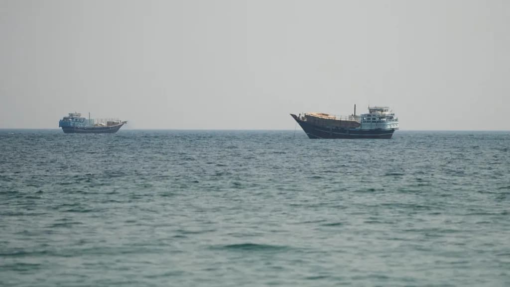 ShBA-ja dhe Irani shkëmbejnë sulme, rriten tensionet për Ngushticën e Hormuzit