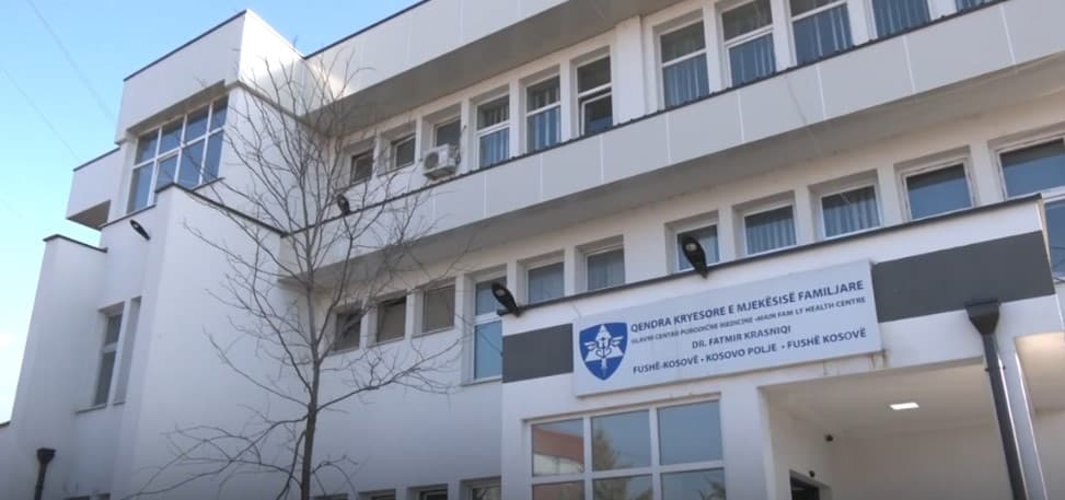 Shtesat për mjekët: Fushë Kosova s’përfill ministrin Vitia (VIDEO)