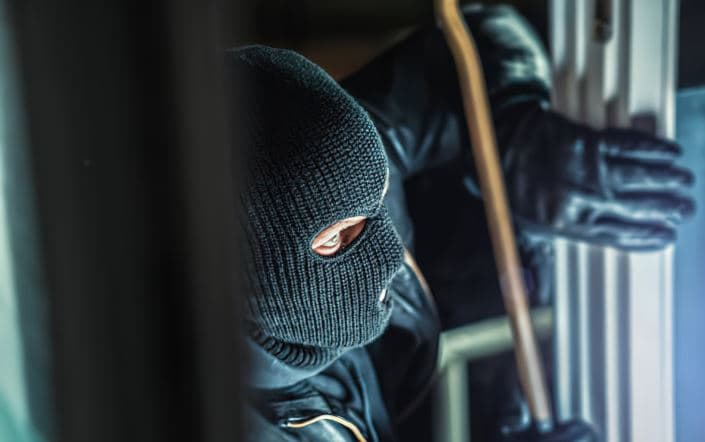 Tentuan ta grabisin marketin në Bardhosh, arrestohet njëri dhe i konfiskohet një armë