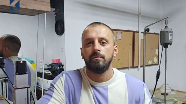 Emri Shkëlqim, por e quajnë "Hans", kush është artari i njohur në Pejë? (VIDEO)