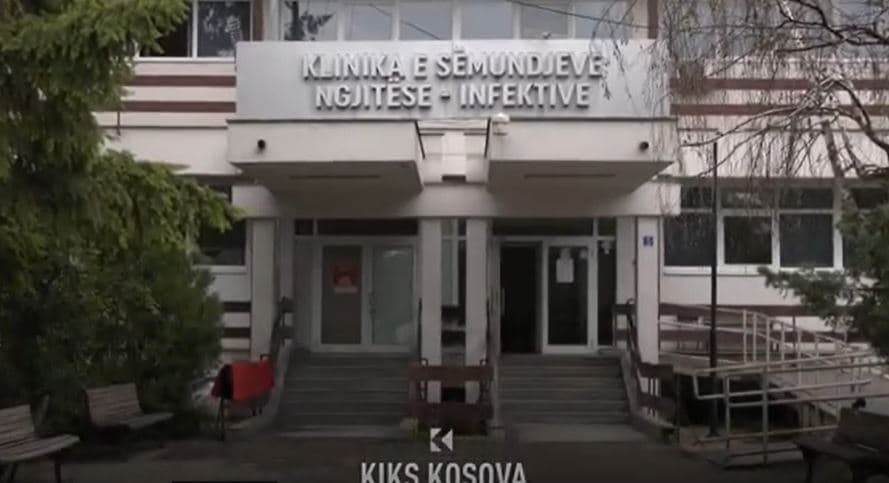 Përplasje për ushqimin në Klinikën Infektive, QKUK mohon ankesat e nënave (VIDEO)