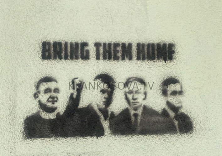 “Bring them home”, shfaqen grafite në mbështetje të ish-krerëve të UÇK-së