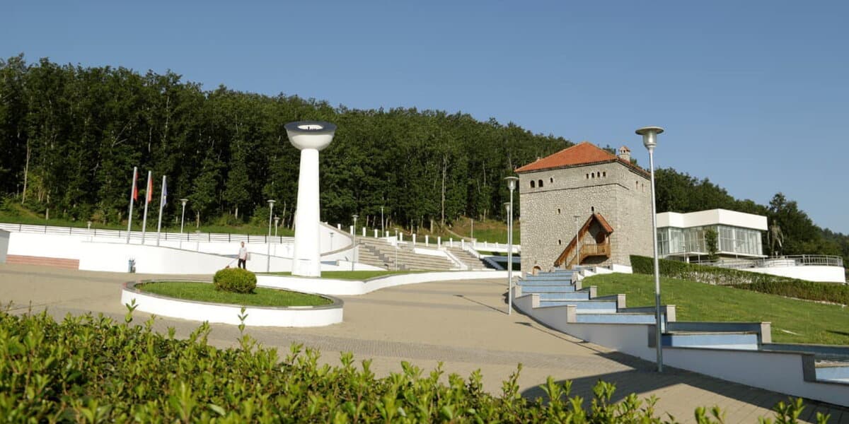 Dëmtimi i "Kullës së Zahir Pajazitit" në Orllan, AMMKM kërkon hetim nga policia