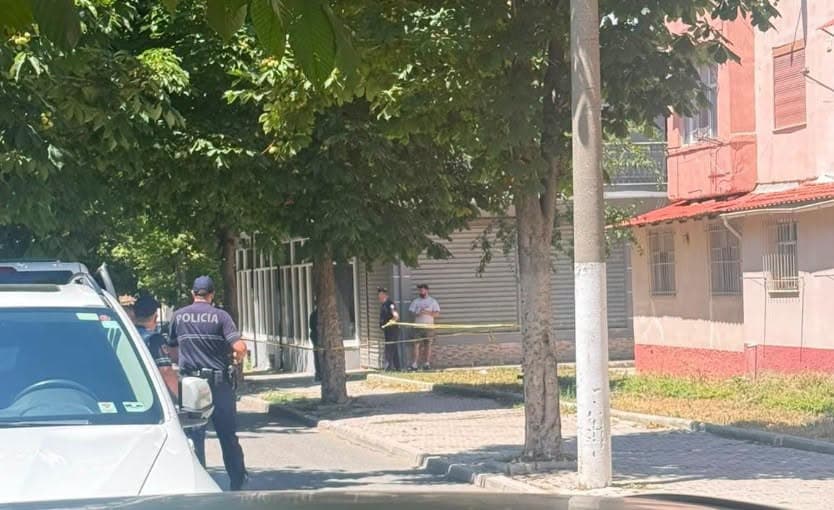 Therje me thikë në Korçë, një i ri në gjendje të rëndë