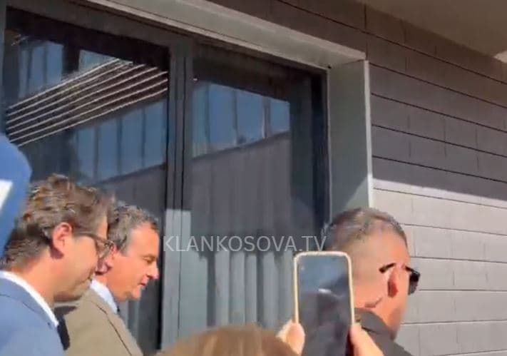 Kurti mbërrin në Kuvend për takimin me Hamzën: Presim konstituimin e institucioneve (VIDEO)