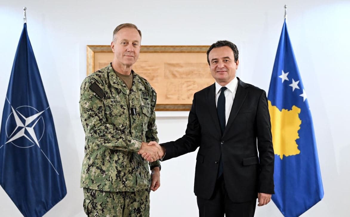 Kurti pret në takim admiralin Wikoff, flasin për sigurinë në Kosovë