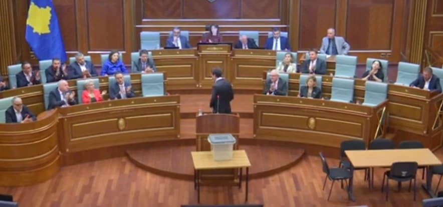 Seanca konstituive në javën e tretë të korrikut? - Ekspertët parashikojnë skenarët (VIDEO)