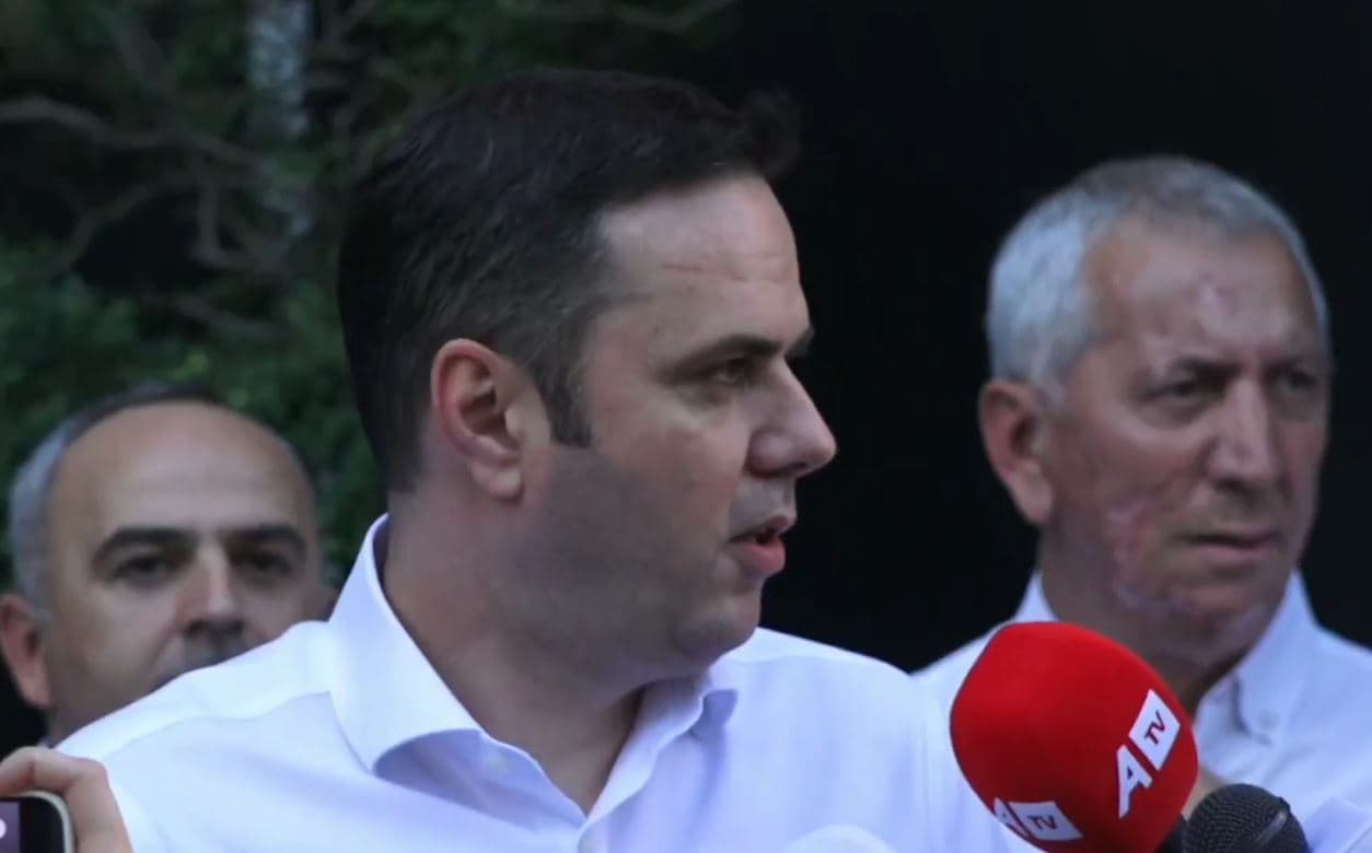 A po mblidhen nënshkrime në LDK për Kuvend të jashtëzakonshëm? Flet Abdixhiku