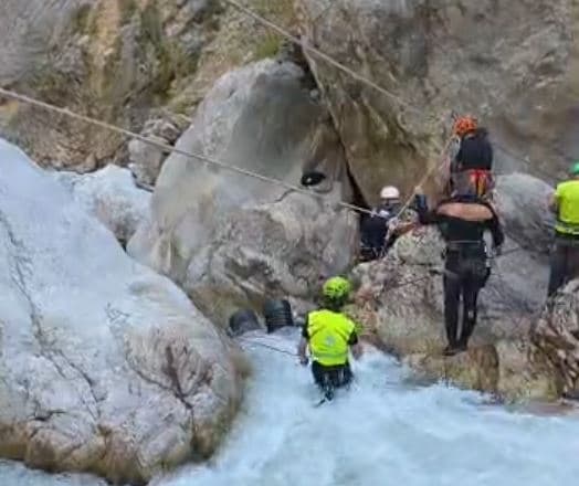 Operacion i kërkim-shpëtimit në lumin Mat, angazhohen pjesëtarë nga Kosova (VIDEO)