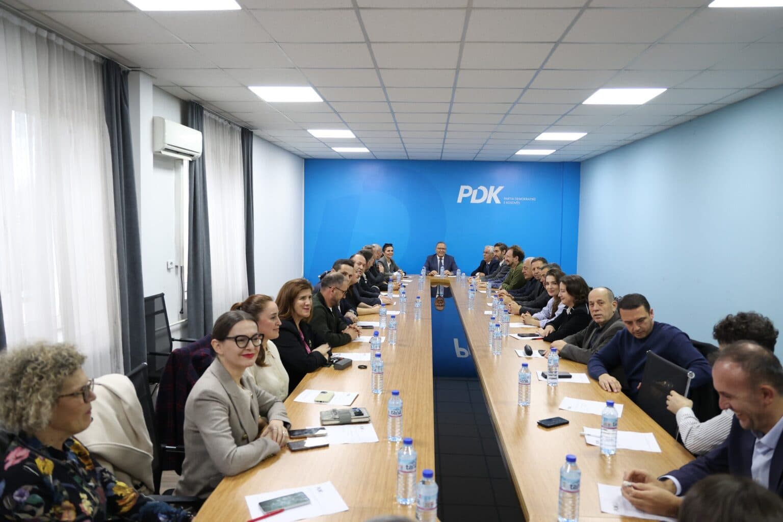 Ftesa e Kurtit, PDK-ja mbledh kryesinë
