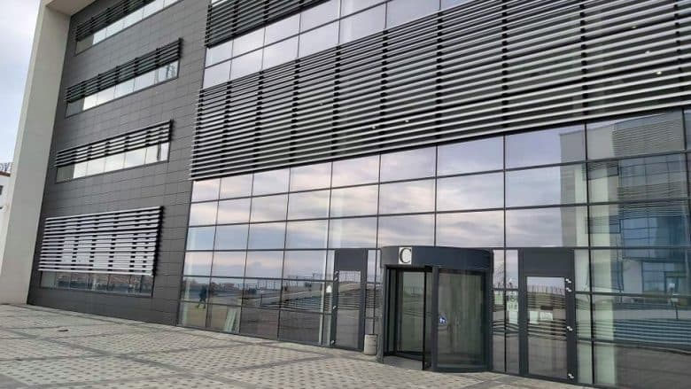 Arrestimet në MPB, Prokuroria: Dyshohet se përfituan duke lëshuar jashtëligjshëm leje qëndrimi