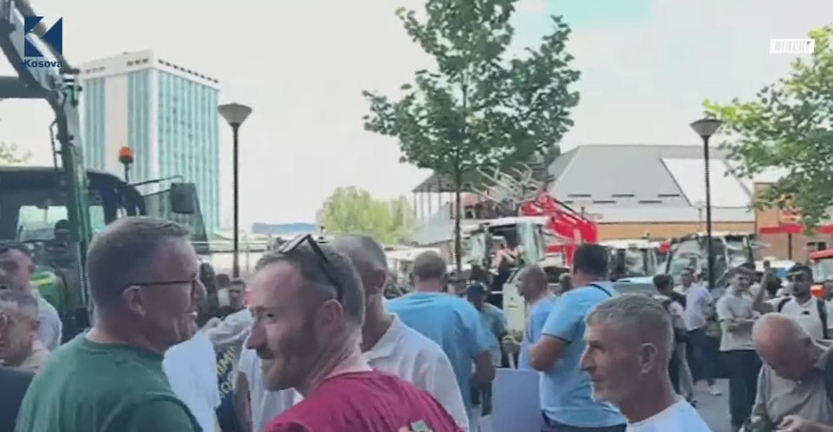 Me mesazhe të qarta, përfundon protesta e fermerëve para Ministrisë së Bujqësisë (VIDEO)