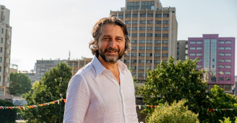Rasti i “Lule Gjelit”, Përparim Rama e njofton Jeta Xharrën se s’mund t’i përdorë më hapësirat publike në “Grand”