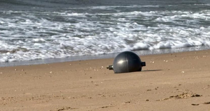 Sfera të mistershme shfaqen në një plazh të Australisë, nisin hetimet