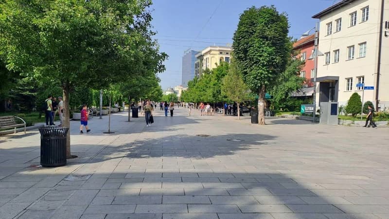 Tentim vrasje në Sheshin “Skënderbeu”, një person theret me thikë