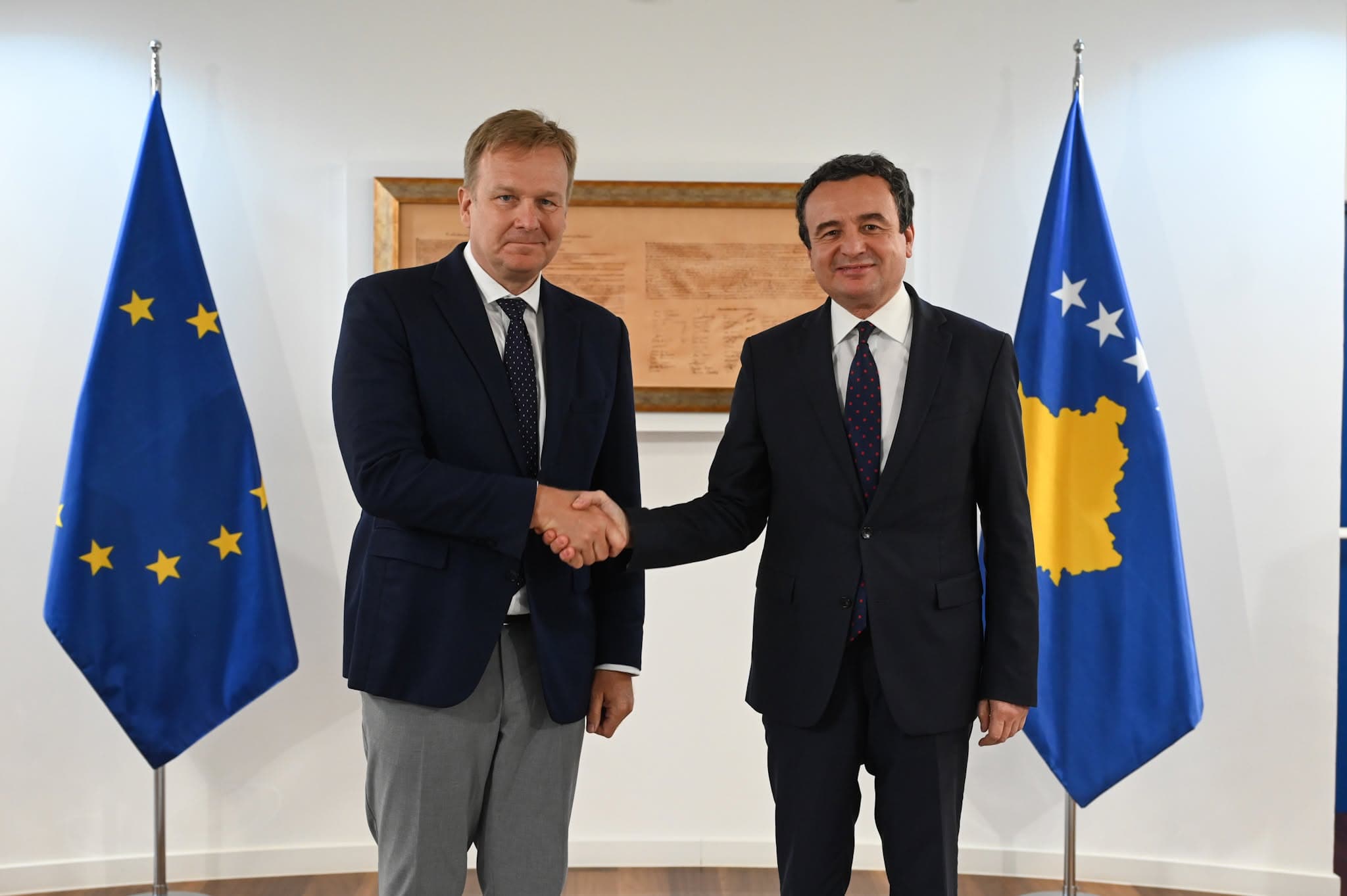 Kurti takon Sorensenin, flasin edhe për kthimin e gjyqtarëve dhe prokurorëve serbë