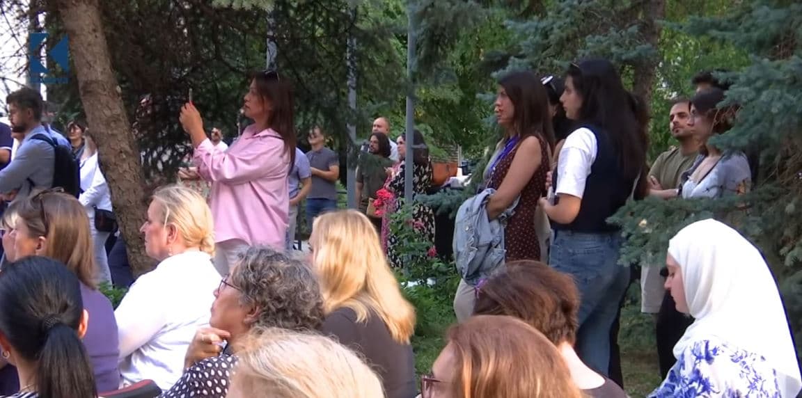Universiteti veror: UP-ja i pret 300 studentët të huaj (VIDEO)