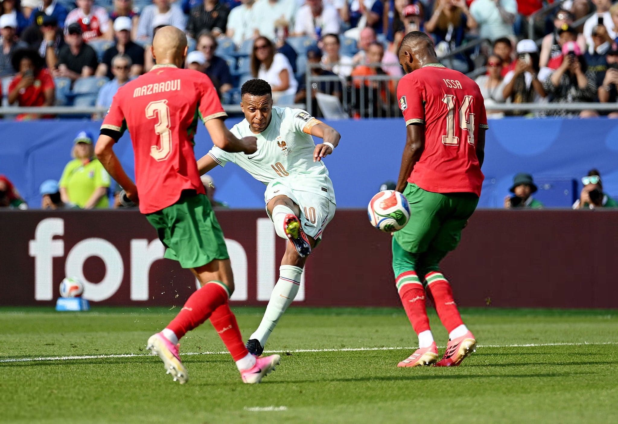 Mbappe përmirëson gabimin, Francaaa në avantazh