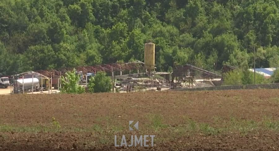 Mungesa e licencave: 2 mijë tonë zhavorr importohen nga Serbia (VIDEO)