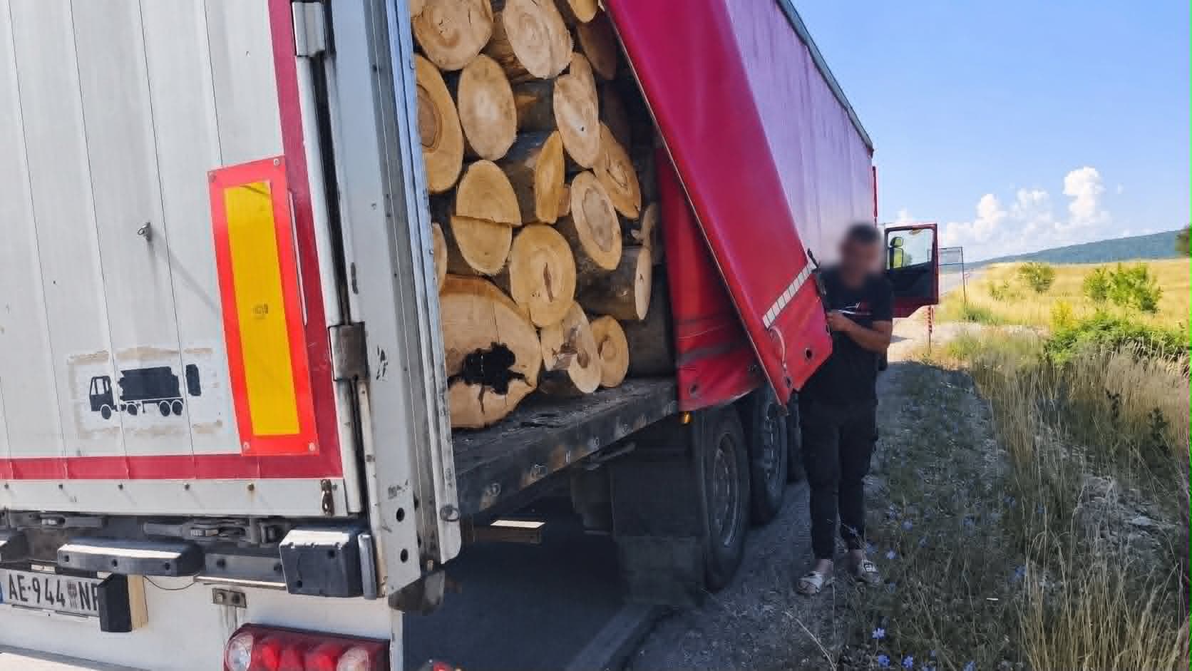 Ndalohet në Dragash shtetasi serb, u kap me dru pa dokumentacion