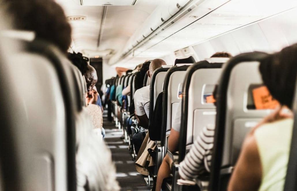 Çfarë i ndodh në të vërtetë trupit tuaj kur fluturoni me aeroplan?