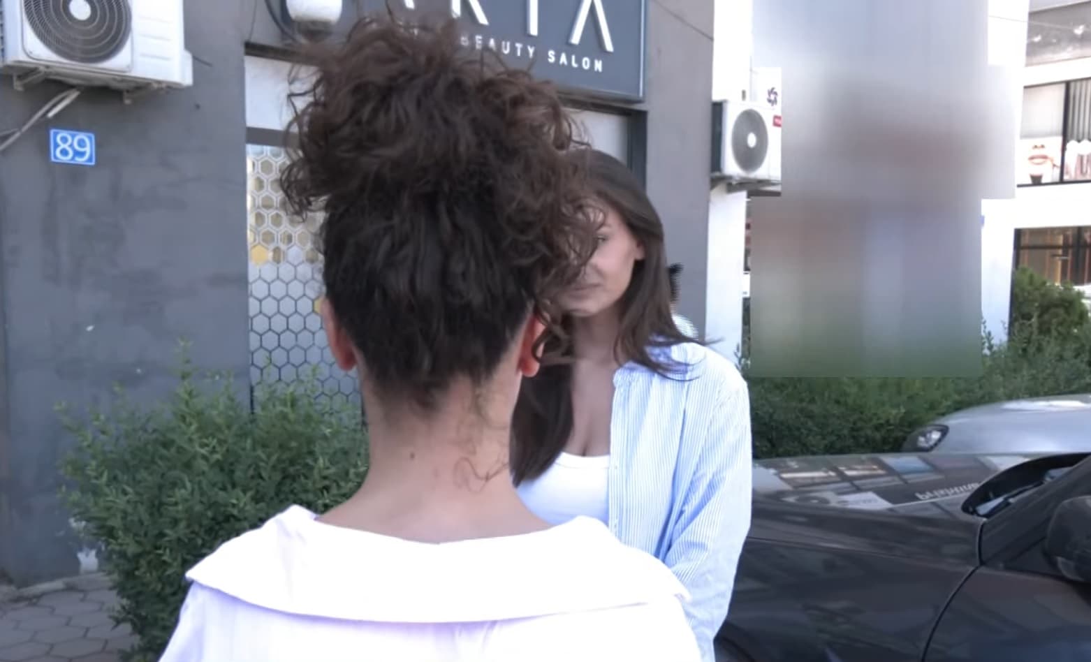 21-vjeçarja thotë se fitoi veturën 20 mijë euroshe, qendra tregtare e akuzon për mashtrim (VIDEO)
