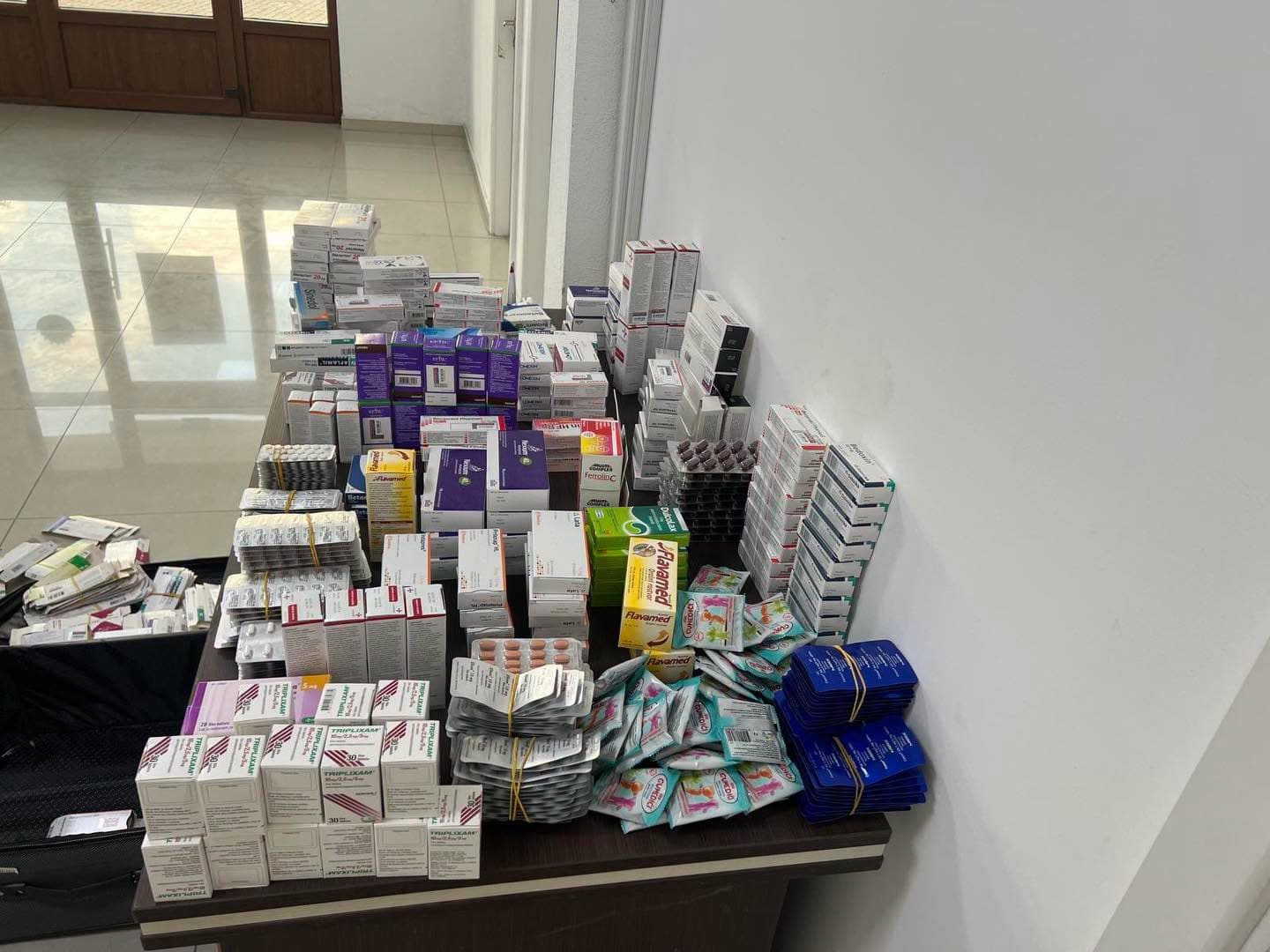 Zbulohen mbi 7 mijë produkte farmaceutike të padeklaruara në Jarinjë