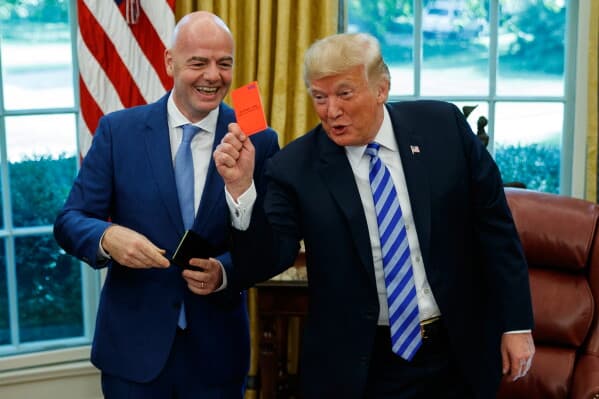 Liderët e NATO-s vendosin të mos ia përmendin Trumpit Kupën e Botës që të mos e acarojnë