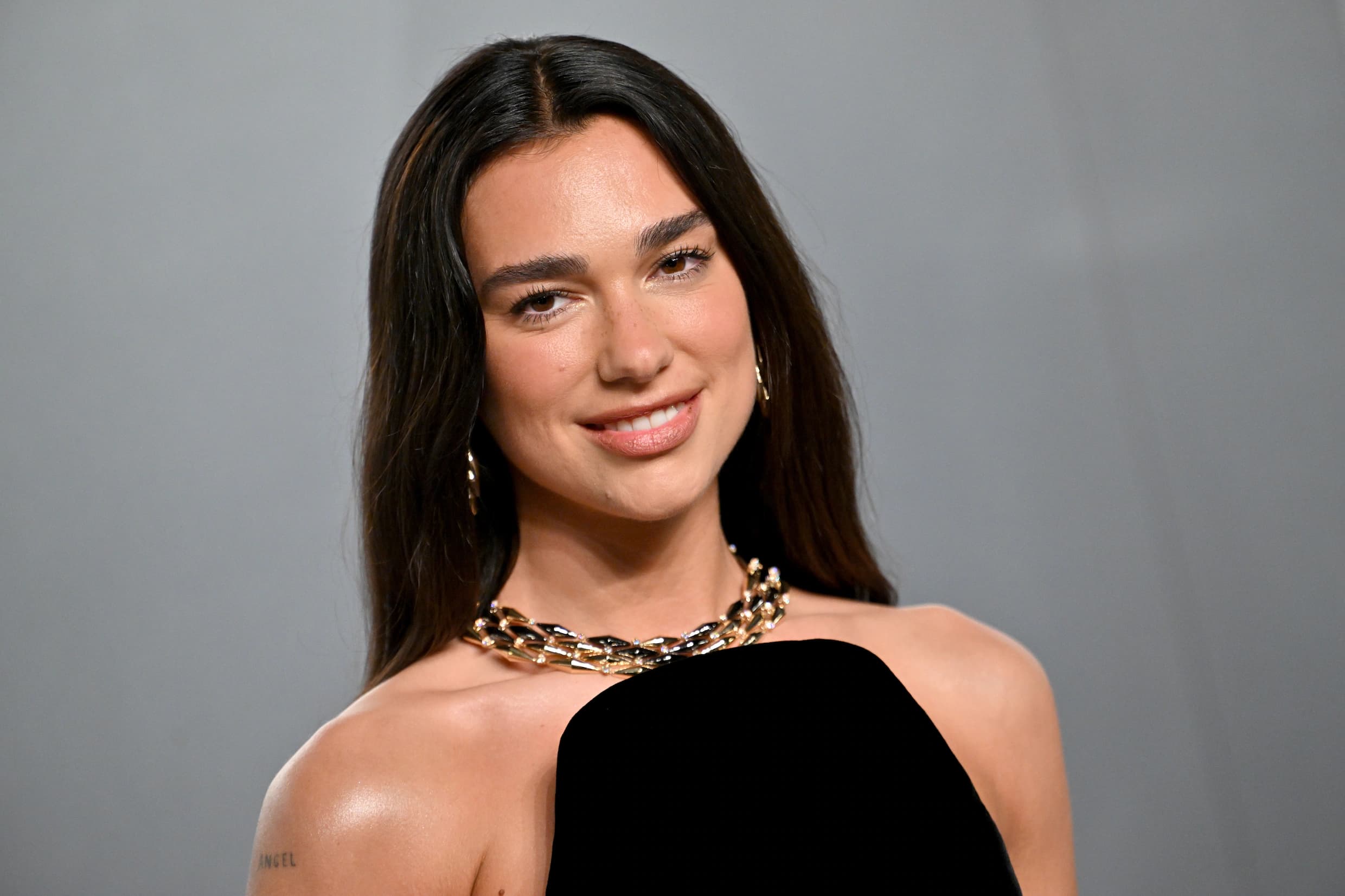 Dua Lipa thyen rekord në Spotify, katër albume mbi 5 miliardë dëgjime