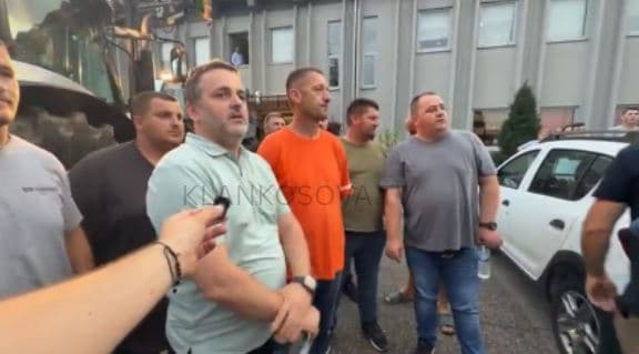 Protesta e fermerëve, ankohen për mbylljen e “Vitës”: Neve na marrin në qafë, shteti më së pari