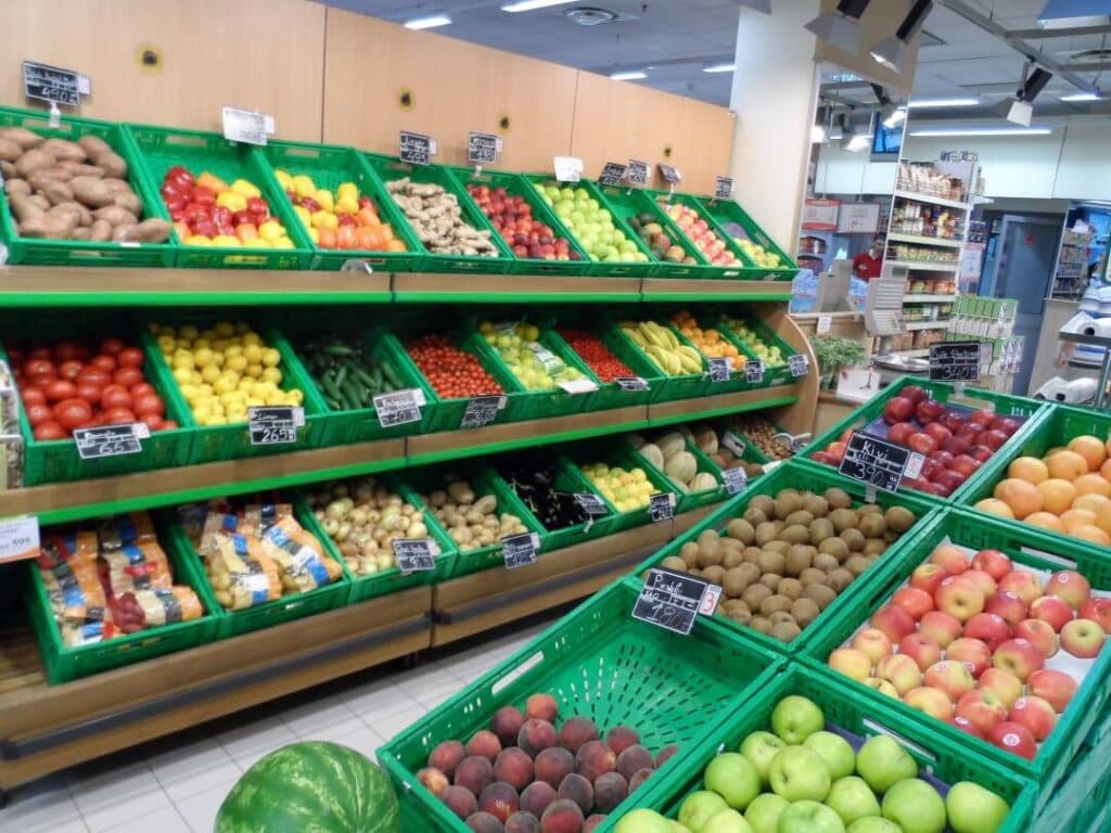 Në kulmin e sezonit prodhues, ‘fluturojnë’ çmimet e perimeve në Shqipëri